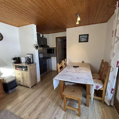 Yeti 6 N° 8 : Renove Au Petit * Chatel